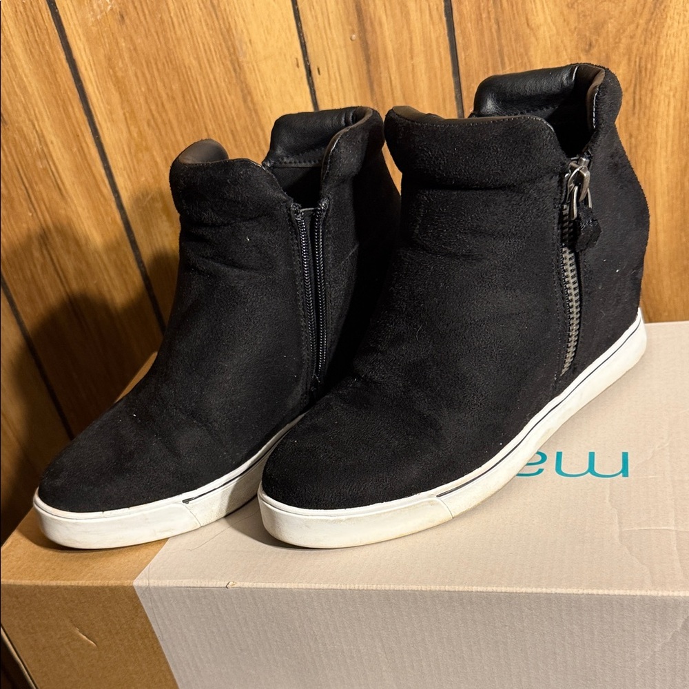 Maurices Breanna Hightop Wedge Sneaker – Black, Size 8